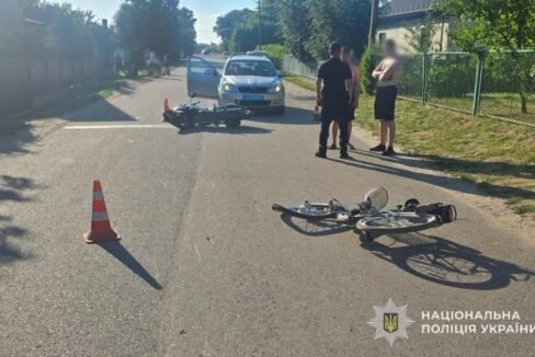 На Шептиччині зіткнулися мотоцикл і велосипед: обох неповнолітніх водіїв госпіталізовано