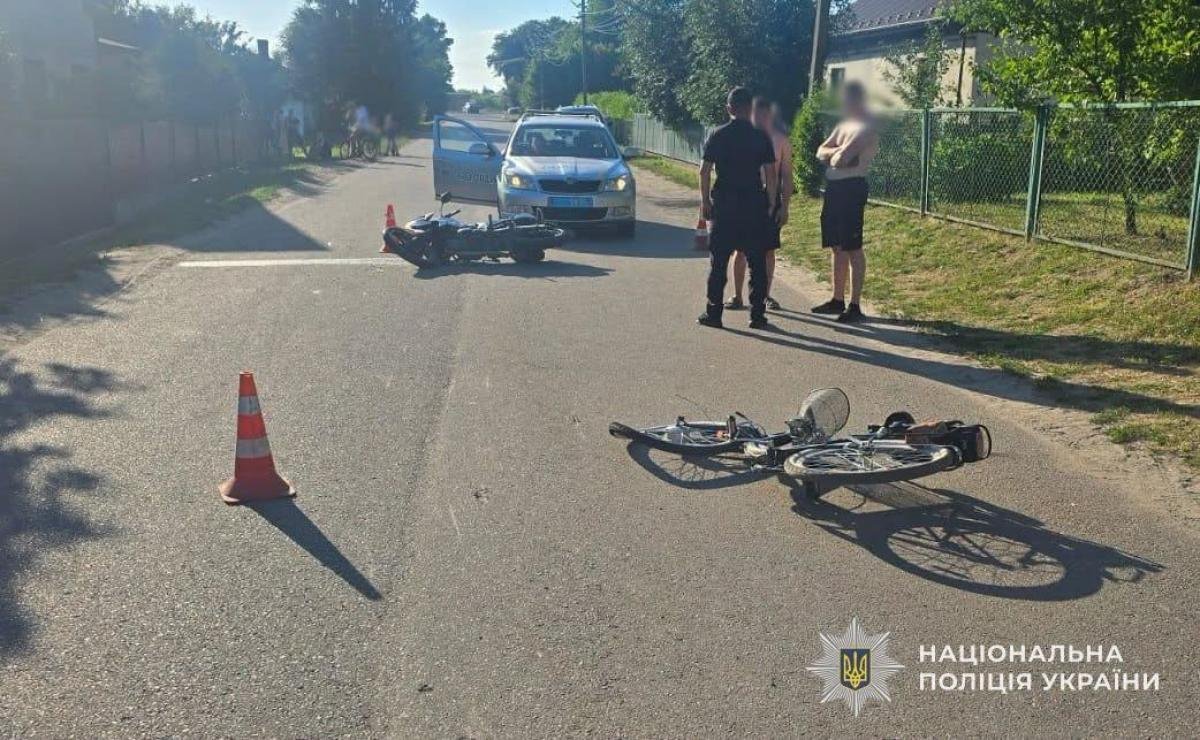 На Шептиччині зіткнулися мотоцикл і велосипед: обох неповнолітніх водіїв госпіталізовано