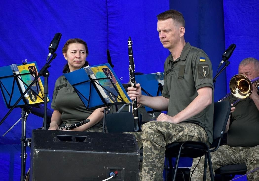 Патріотичні хіти та світові шедеври: у Шептицькому виступив військовий оркестр із бойовим досвідом
