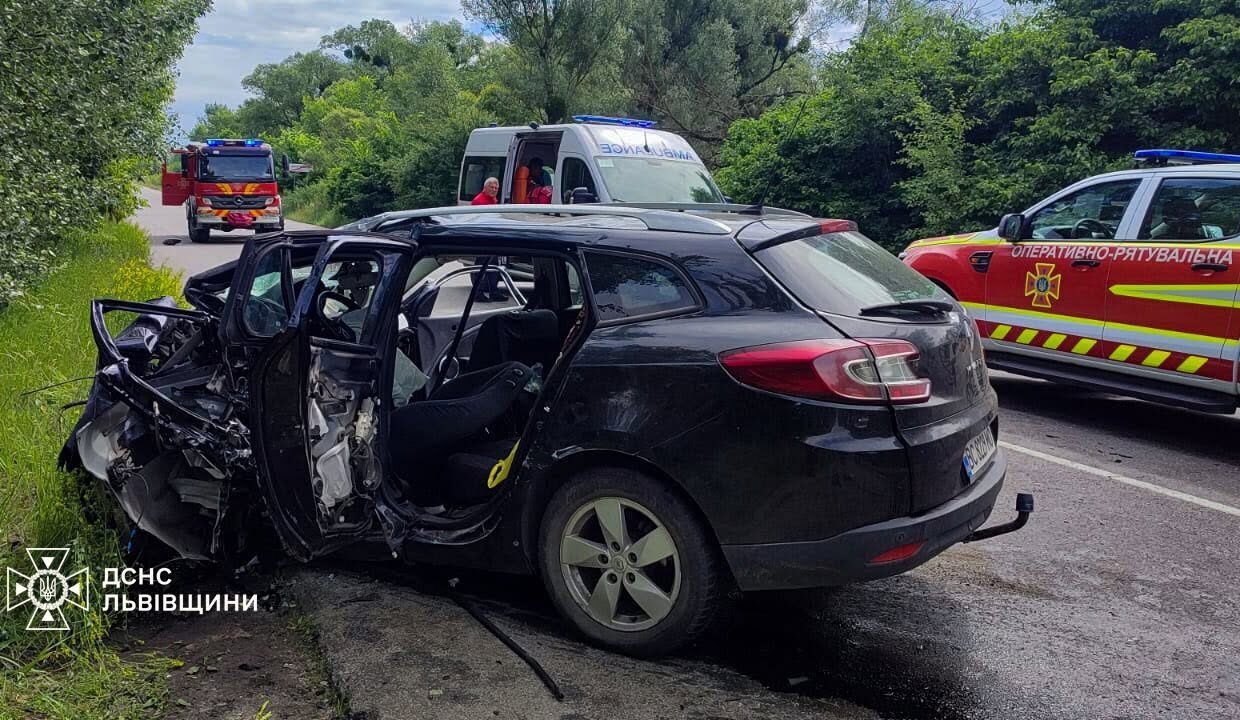 Страшна аварія у Шептицькому: є загибла та тяжко поранені, серед них діти