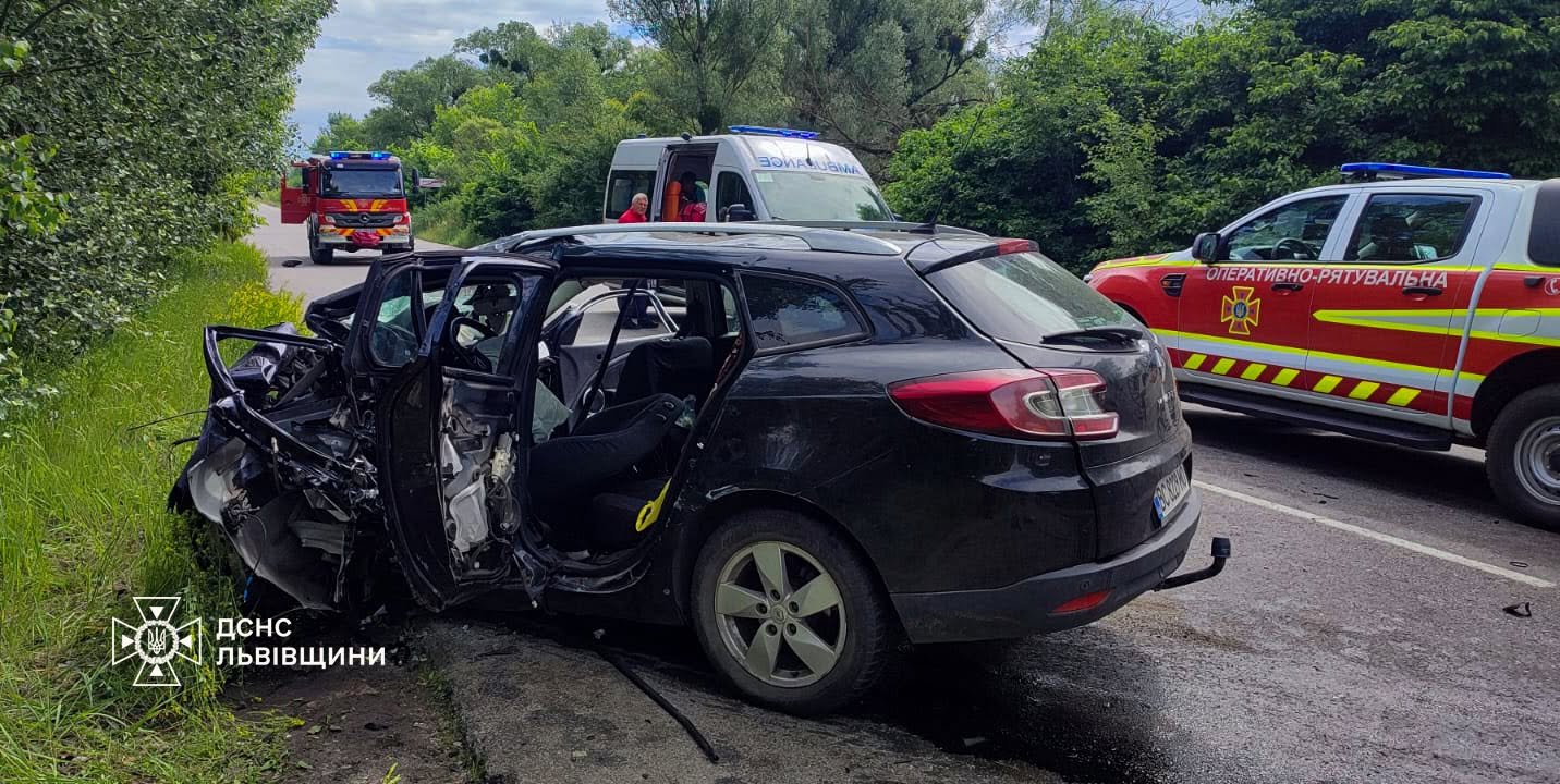 Страшна аварія у Шептицькому: є загибла та тяжко поранені, серед них діти